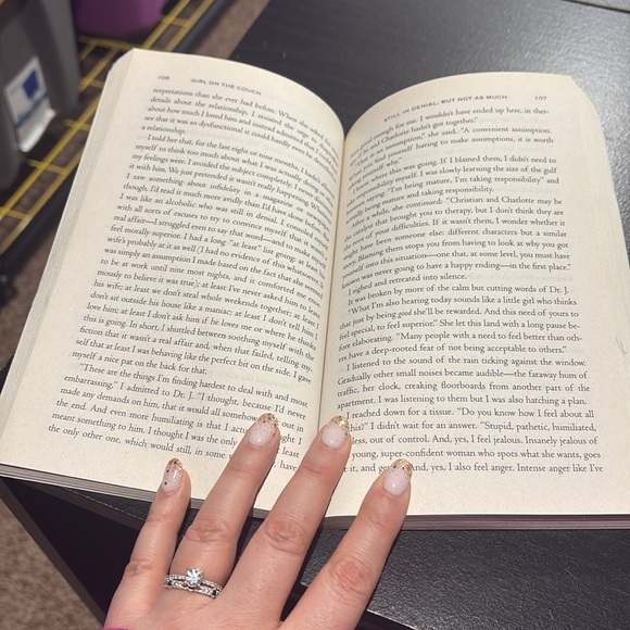 Girl on the Couch Life, Love, and Confessions of a Normal Neurotic - Picture 5 of 5